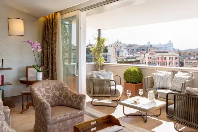 Set next to Italian Parliament in the famous pedestrian square of Piazza Montecitorio, Hotel Nazionale offers elegant rooms with a flat-screen TV, and free WiFi throughout. The Pantheon is 1148 feet away.
